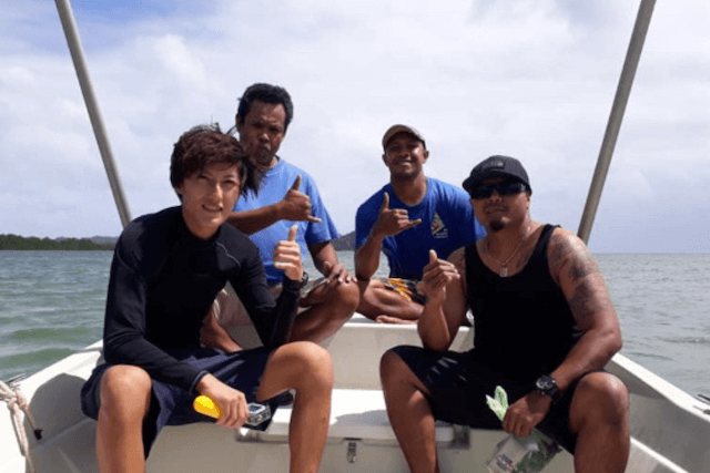 ダイバーたちとの集合写真